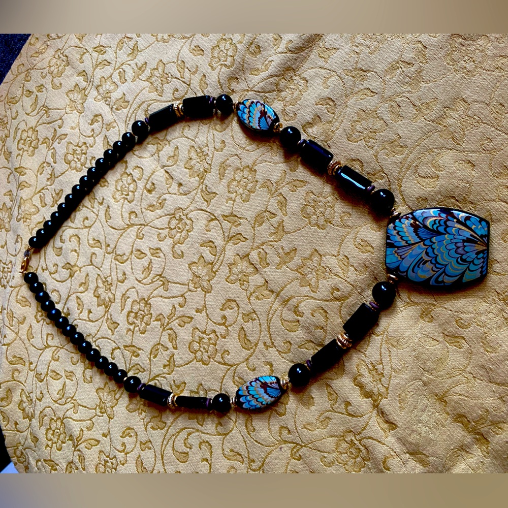 VTG Lee Sands Black onyx beaded necklace,onyx pendant, gold/turquoise lacquer - Picture 2 of 11